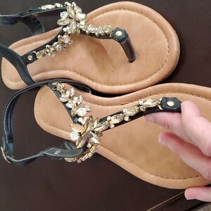 Top Moda 7.5 jeweled sandals 1 stone missing last pic